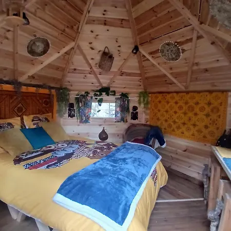Holiday home Insolite 12 Personnes Bain Nordique Et Sauna En Pleine Nature Laussonne
